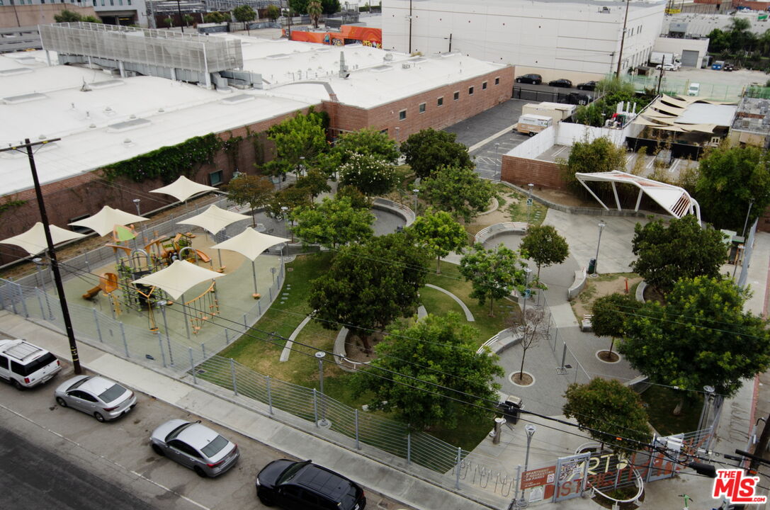 527 Molino Street, Unit 217 Los Angeles, CA 90013 - Photo 27 of 28 a picture of city view