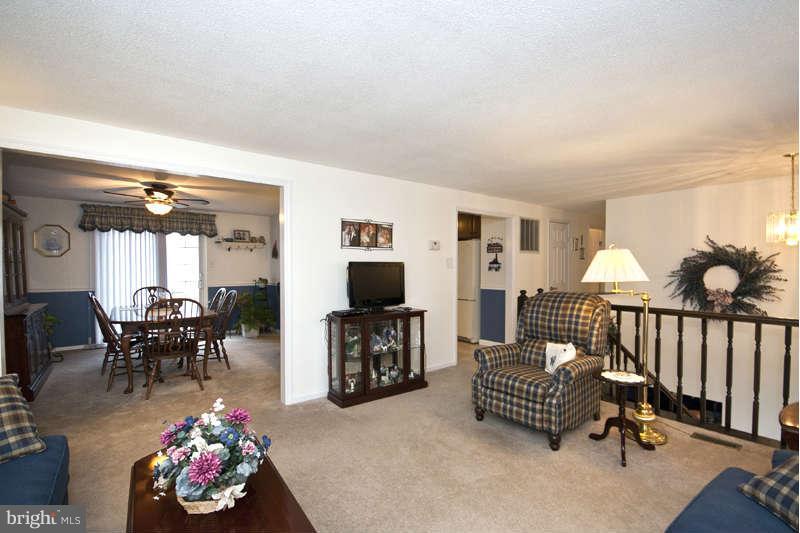 7850 North Cove Road Edgemere, MD 21219 - Photo 5 of 30 Living Room