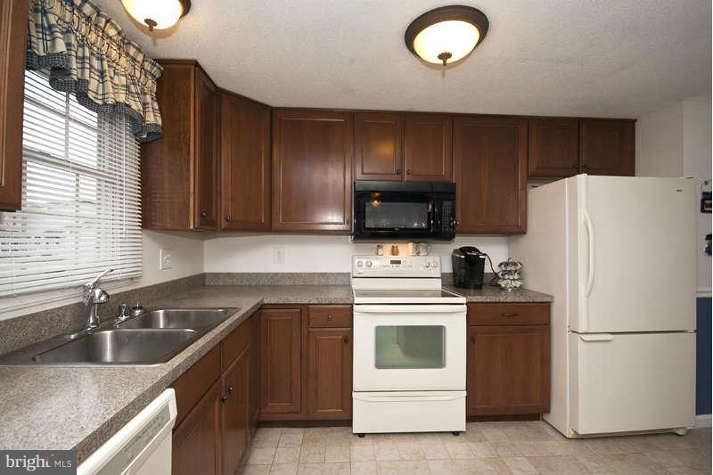 7850 North Cove Road Edgemere, MD 21219 - Photo 7 of 30 Kitchen