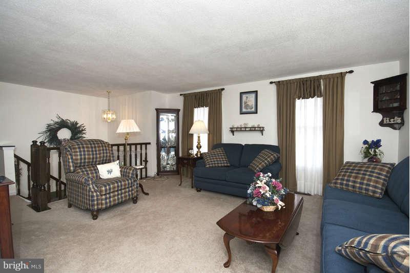 7850 North Cove Road Edgemere, MD 21219 - Photo 9 of 30 Living Room