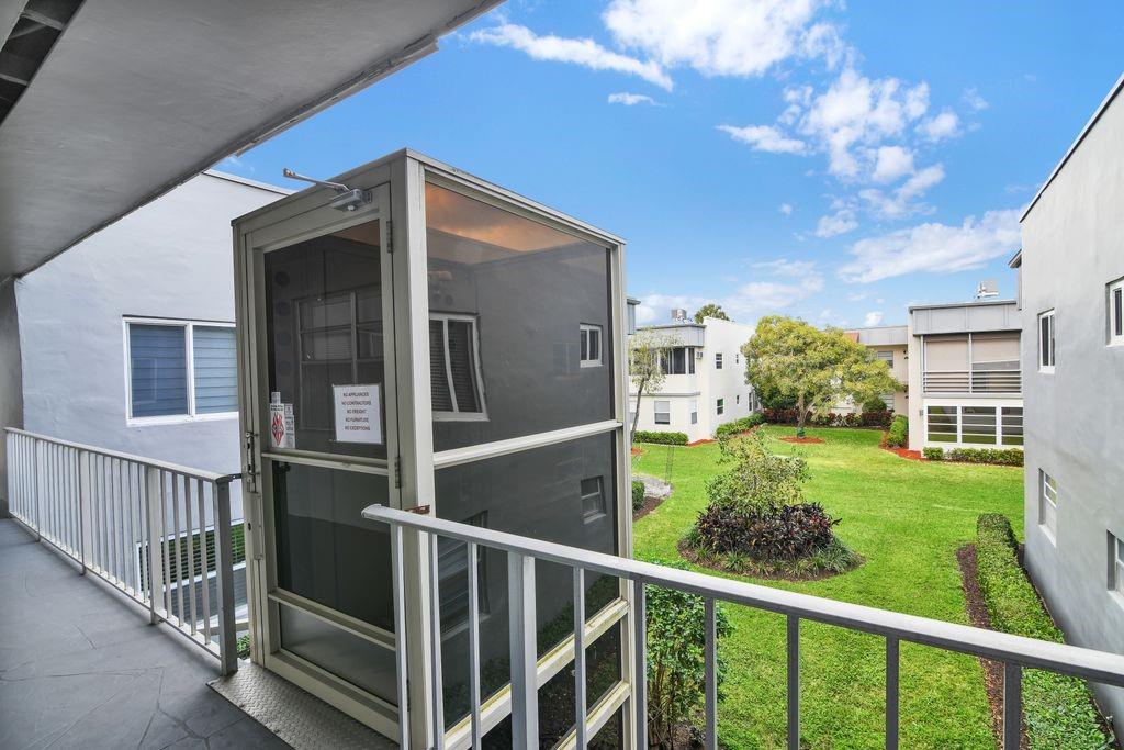 906 Normandy S, Unit 906 Delray Beach, FL 33484 - Photo 26 of 37