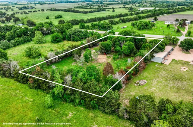a view of a tennis court