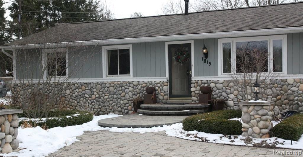 1815 Moffat Road Leonard, MI 48367 - Photo 1 of 11 IMG_0033.JPG
