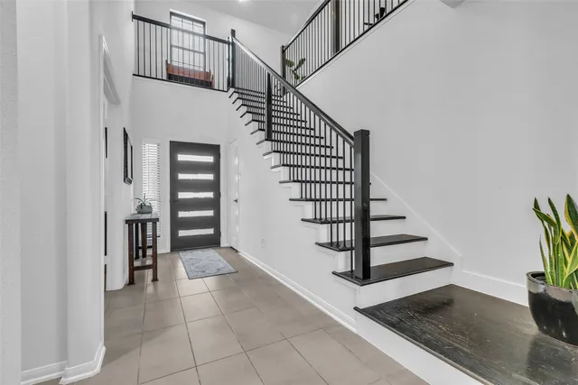 a view of entryway and hall