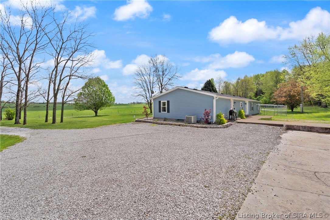 4900 East Robin Road Pekin, IN 47165 - Photo 7 of 39