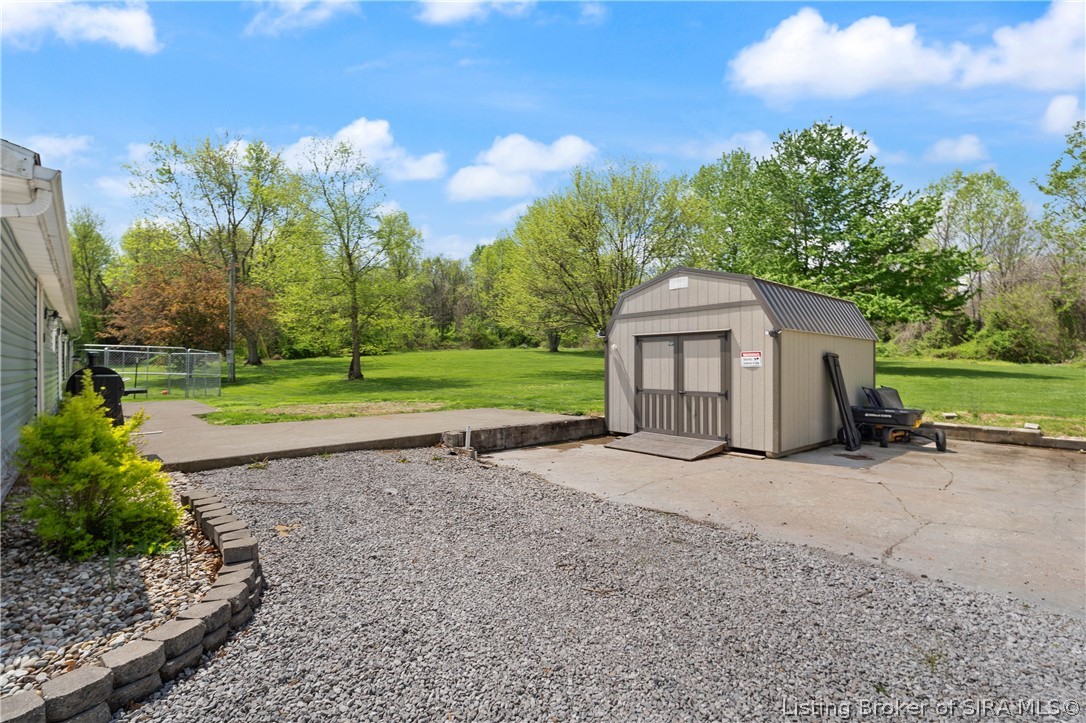 4900 East Robin Road Pekin, IN 47165 - Photo 8 of 39