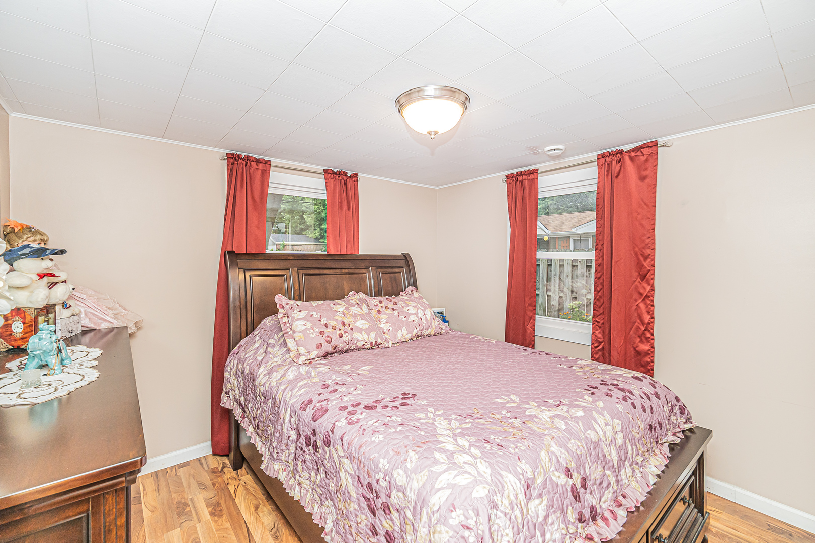 19264 Airport Road Romeoville, IL 60446 - Photo 13 of 27 a bedroom with a bed and a dresser