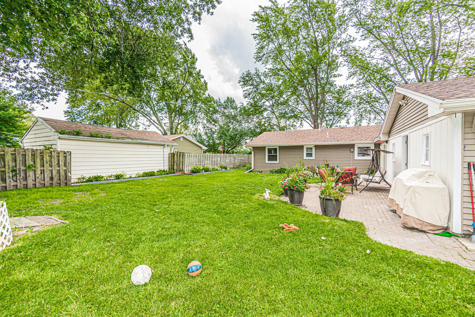 19264 Airport Road Romeoville, IL 60446 - Photo 20 of 27 a front view of house with yard and seating area