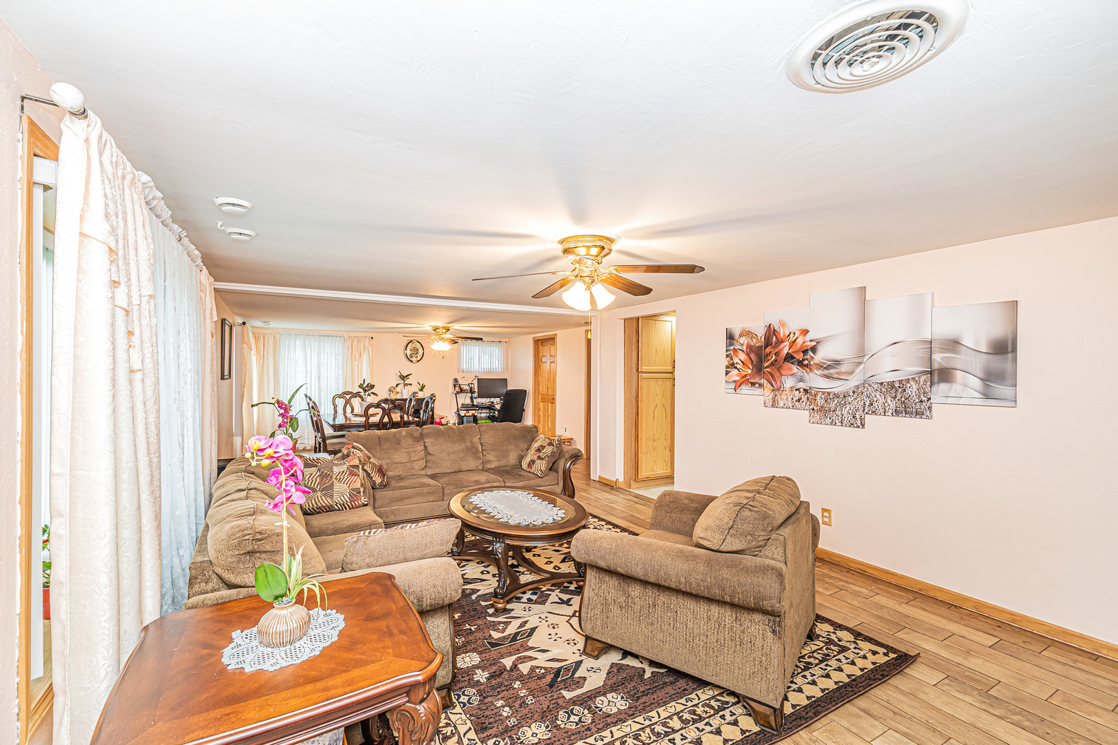 19264 Airport Road Romeoville, IL 60446 - Photo 3 of 27 a living room with furniture and a table