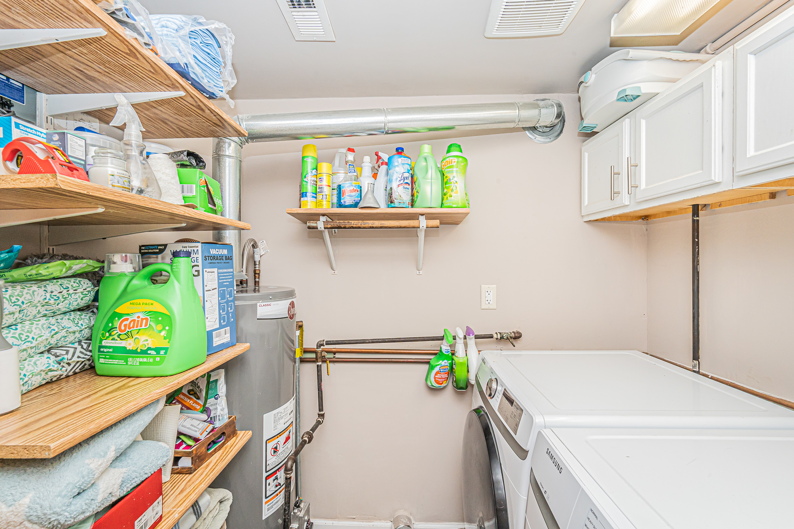 19264 Airport Road Romeoville, IL 60446 - Photo 10 of 27 a utility room with stainless steel appliances and cabinets