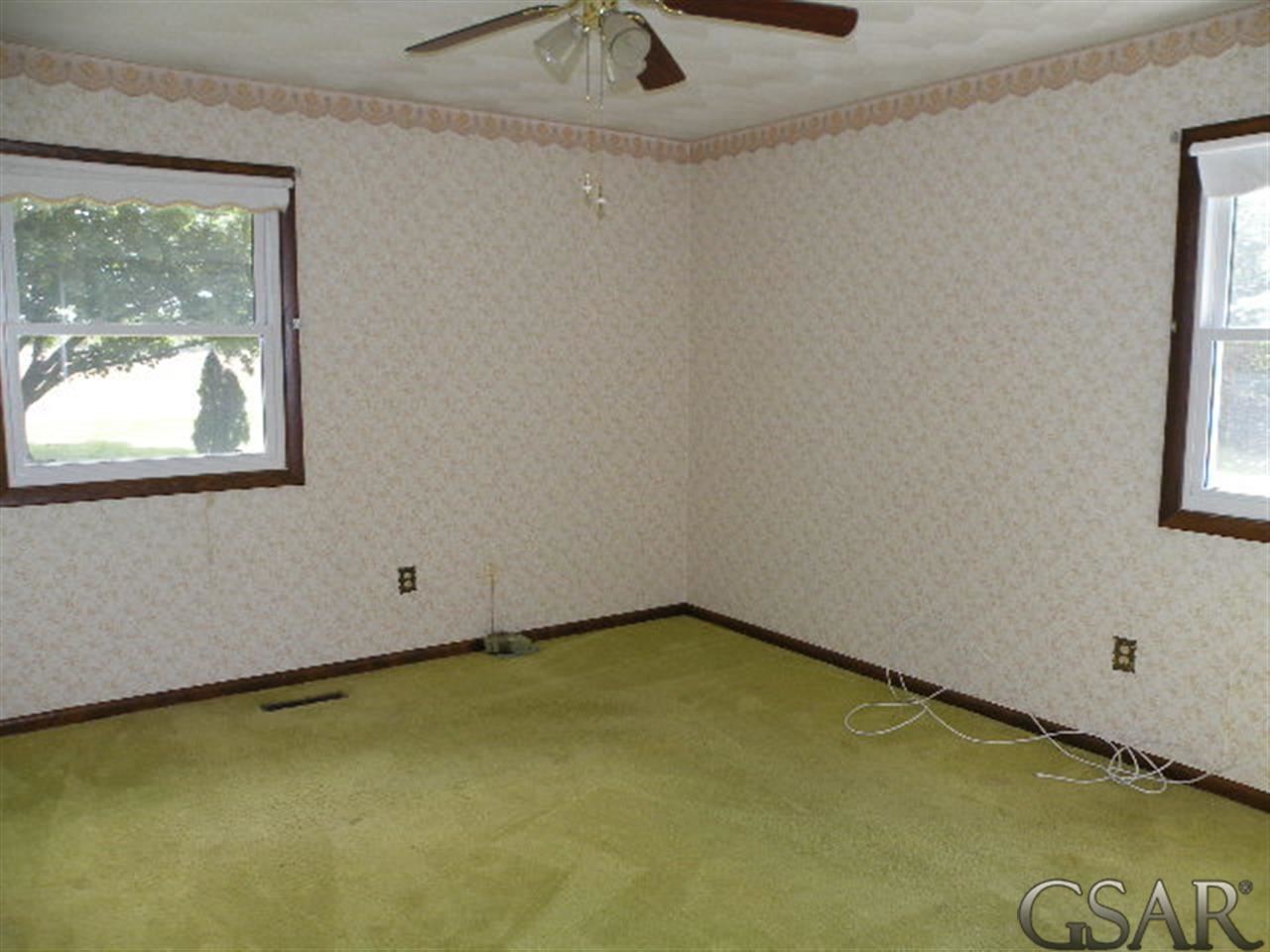 11745 Southeast Countyline Road Elsie, MI 48831 - Photo 7 of 14 31165619-6.JPG