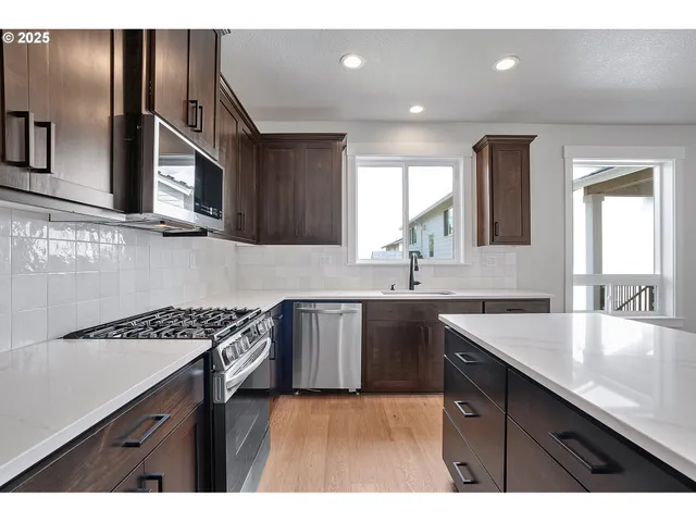 $629,960 | 13945 Southeast Piper Cub Way, Milwaukie, OR 97267