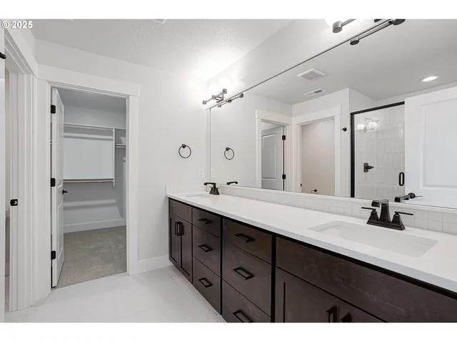 $629,960 | 13945 Southeast Piper Cub Way, Milwaukie, OR 97267