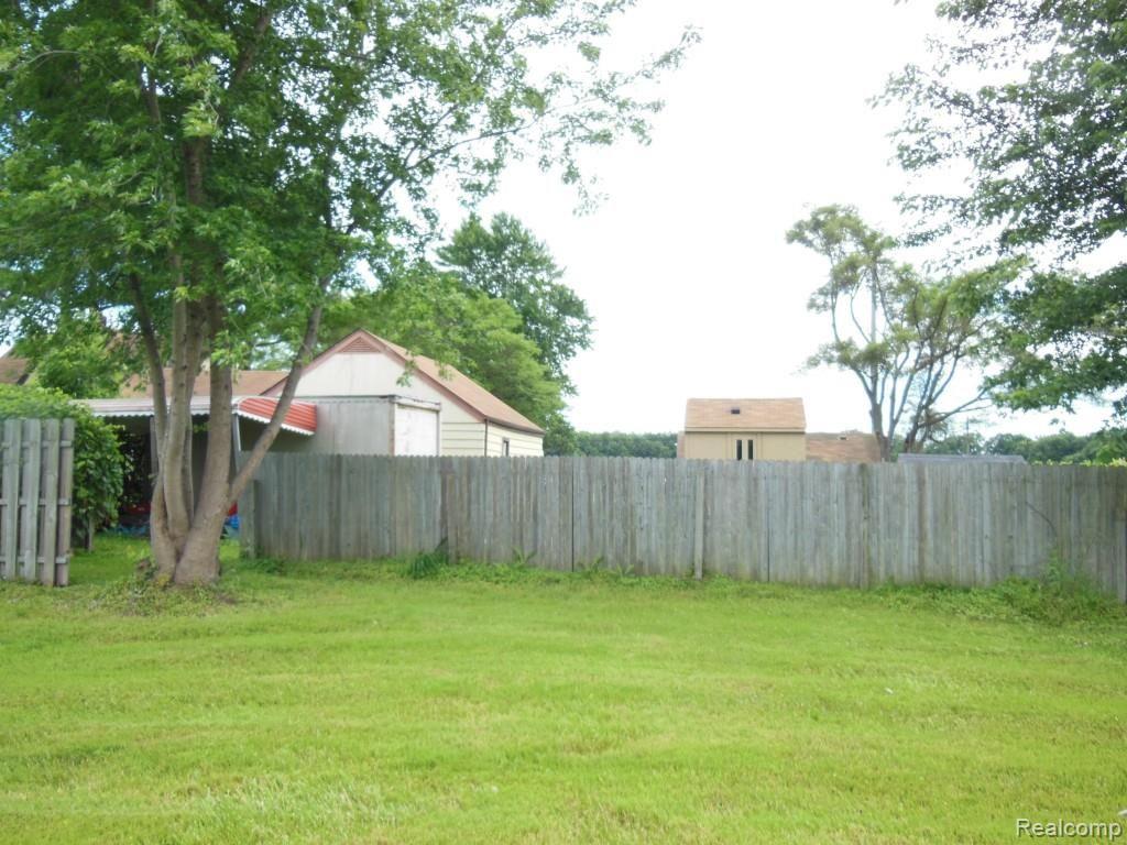 30420 Pennsylvania Road Romulus, MI 48174 - Photo 24 of 32 DSCN1494.jpg