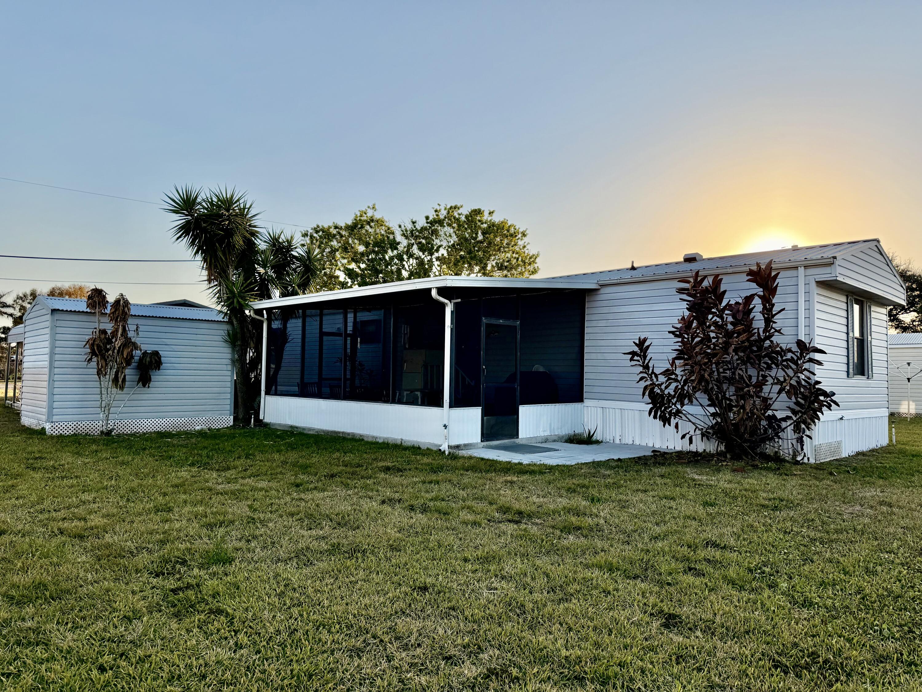 1044 22nd Street Okeechobee, FL 34974 - Photo 4 of 20 IMG_5993