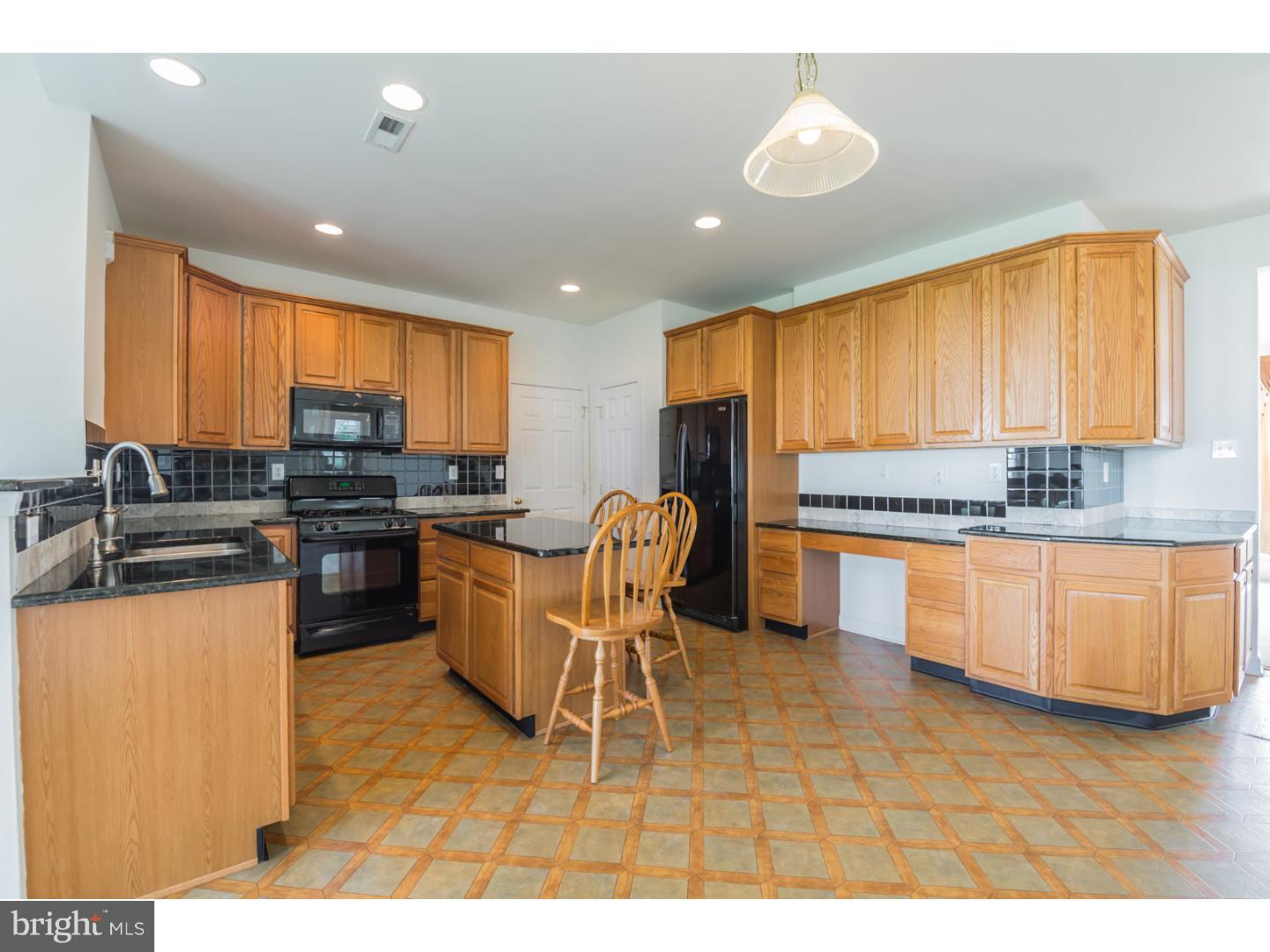 136 Tatham Road Bensalem, PA 19020 - Photo 5 of 24 Kitchen