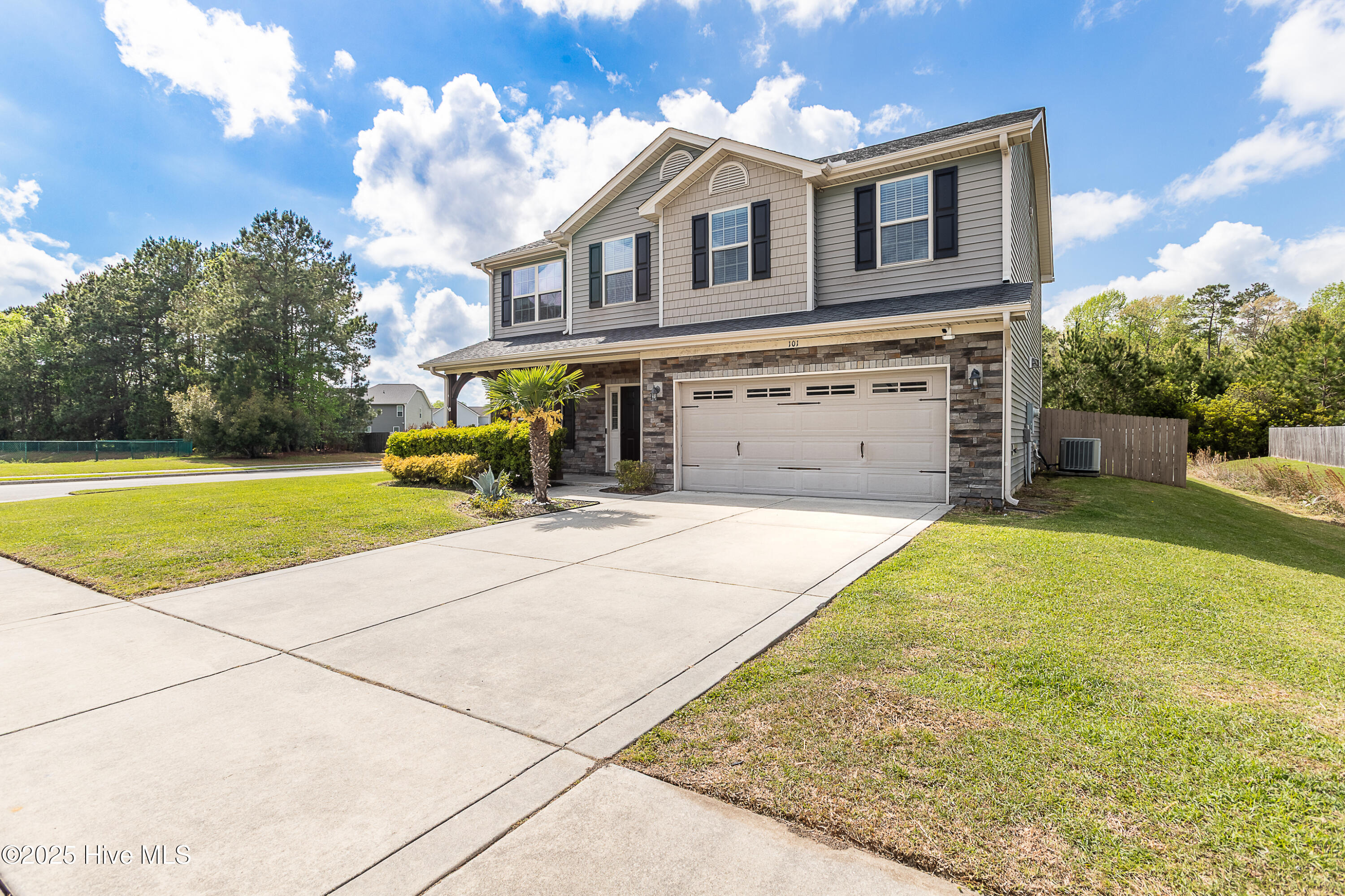 101 Lincolnton Court Jacksonville, NC 28540 - Photo 3 of 39 03