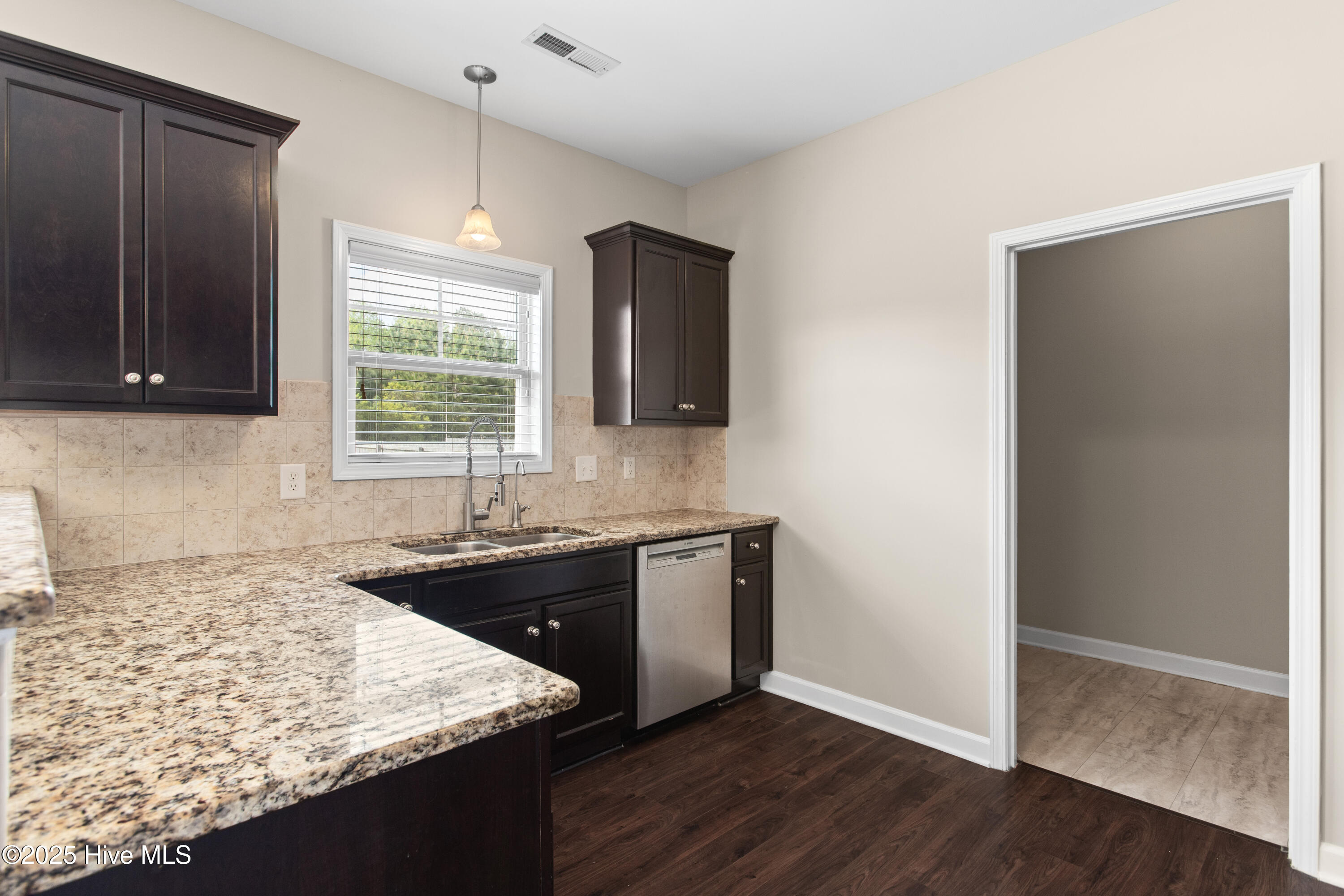 101 Lincolnton Court Jacksonville, NC 28540 - Photo 10 of 39 10