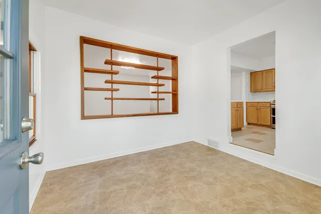 $365,000 | 160 East Terra Cotta Avenue, Crystal Lake, IL 60014