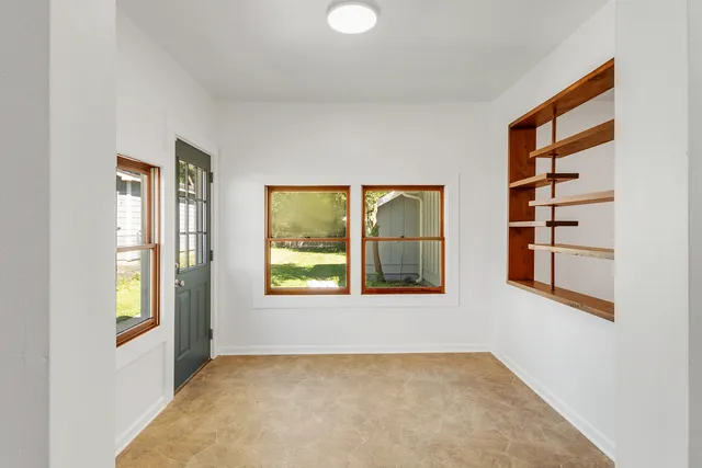 $365,000 | 160 East Terra Cotta Avenue, Crystal Lake, IL 60014