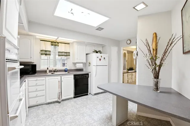 a view of livingroom with furniture