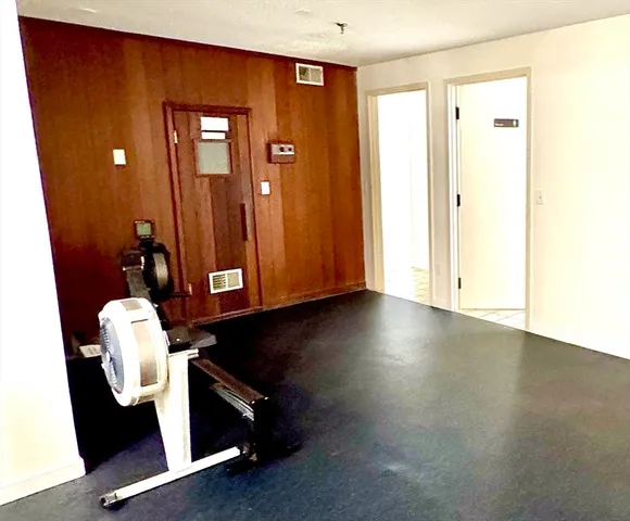 a view of livingroom with furniture