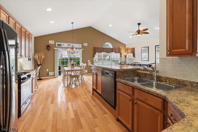43 Renaissance Boulevard Somerset, NJ 08873 - Photo 16 of 43
