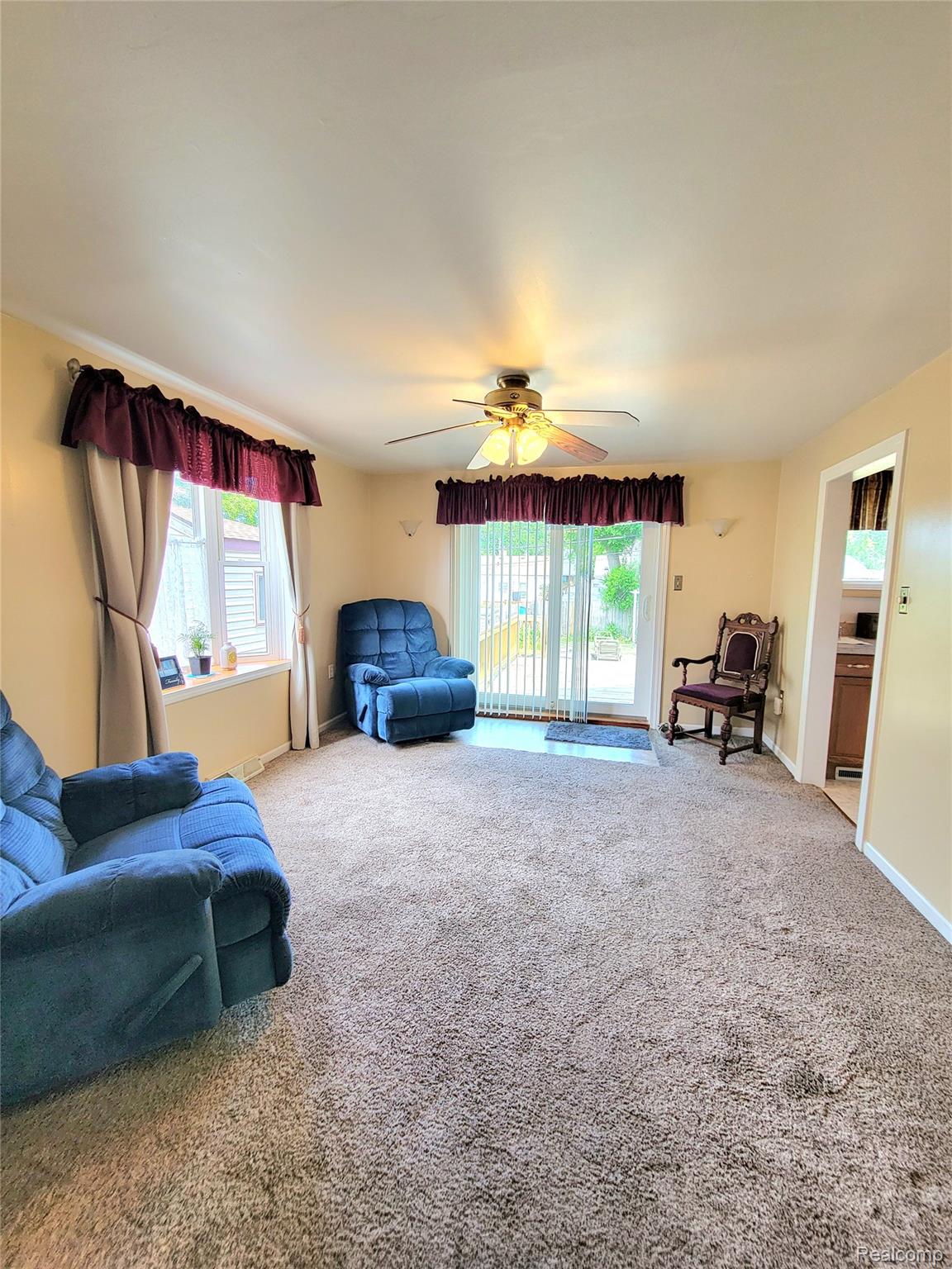 11227 Rivard Avenue Warren, MI 48089 - Photo 20 of 44 1000049531.jpg