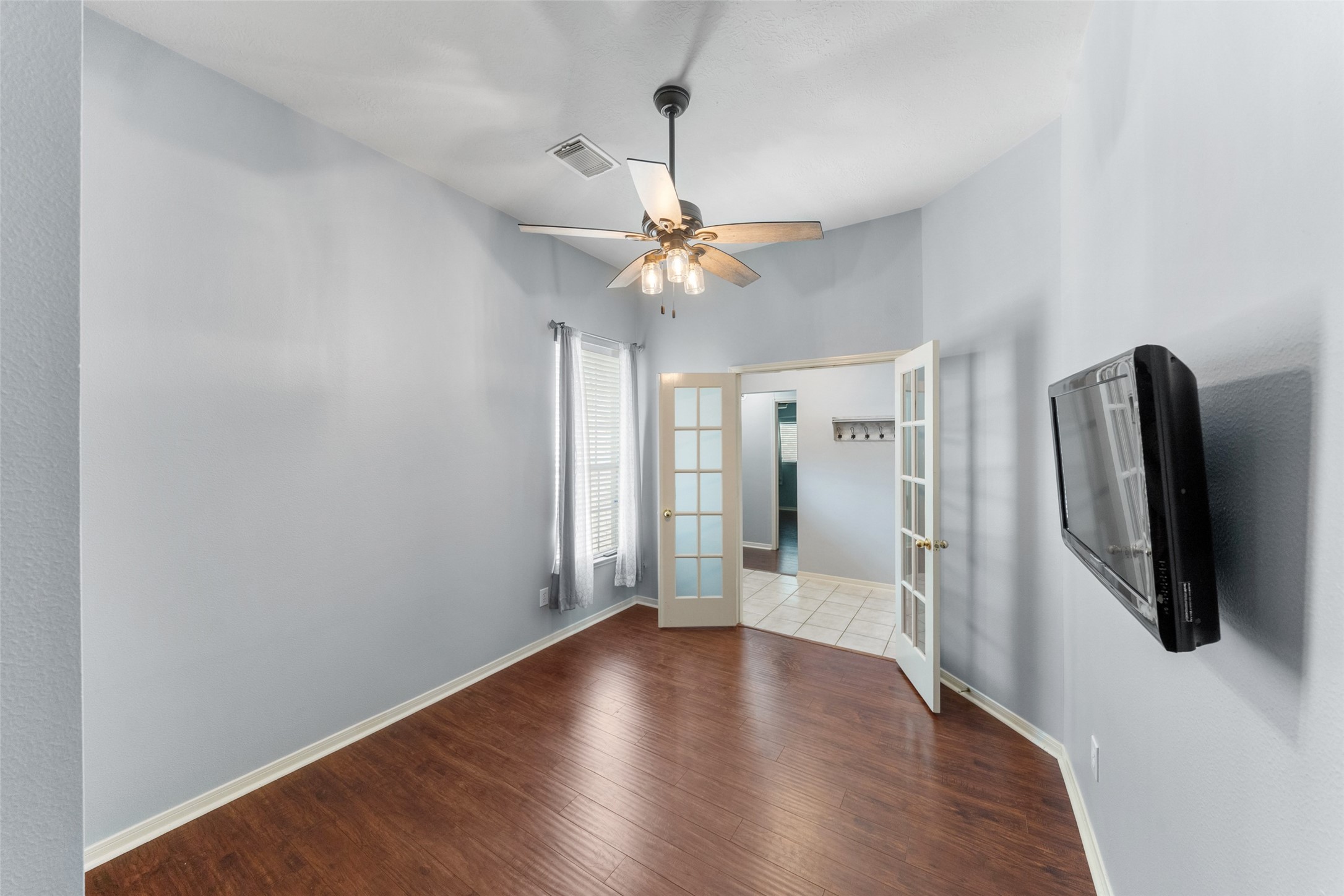 19718 Teller Boulevard Spring, TX 77388 - Photo 30 of 47 a view of a livingroom with a ceiling fan hardwood floor and a ceiling fan