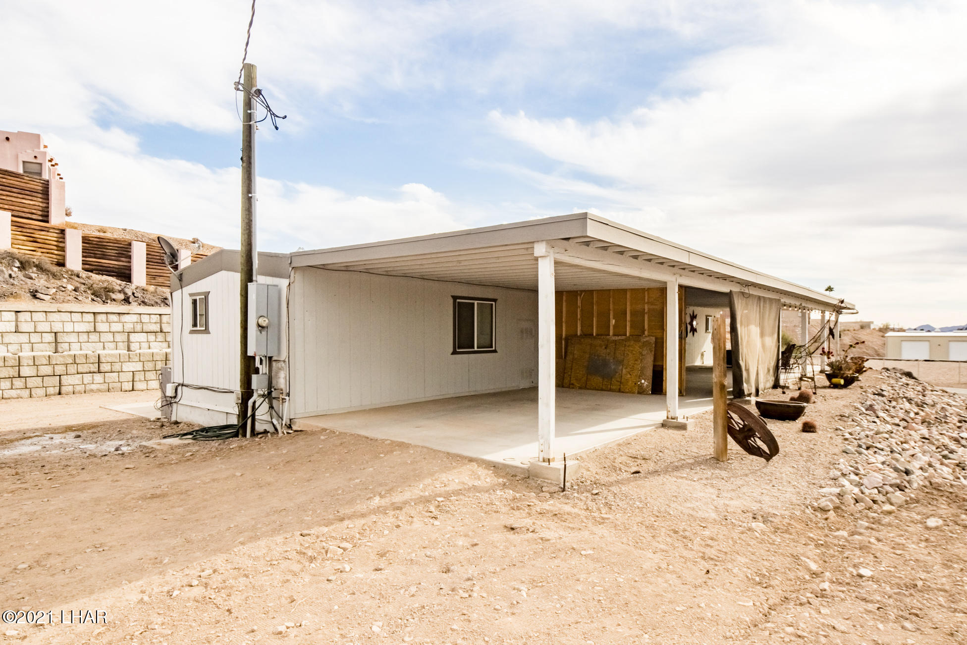 4043 Gold Springs Road Lake Havasu City, AZ 86406 - Photo 15 of 27 4043GoldSpringsRd_38
