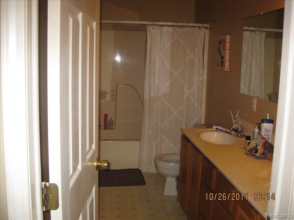 12824 Sweitzer Road Carleton, MI 48117 - Photo 10 of 15 060