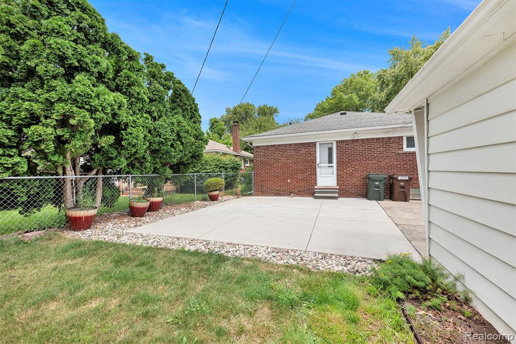 1863 Prestwick Road Grosse Pointe, MI 48236 - Photo 24 of 29