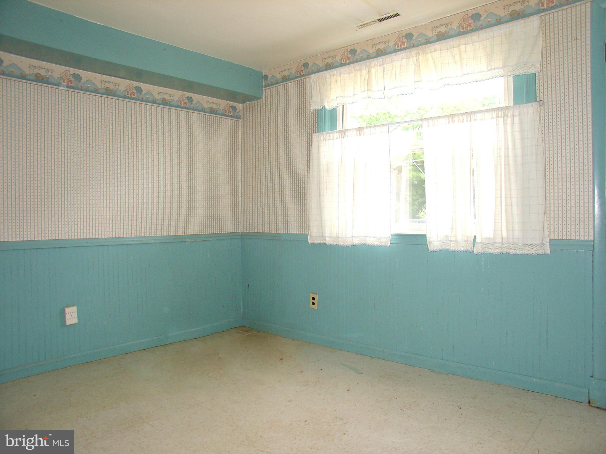 1322 Dalton Road Baltimore, MD 21234 - Photo 11 of 26 Kitchen