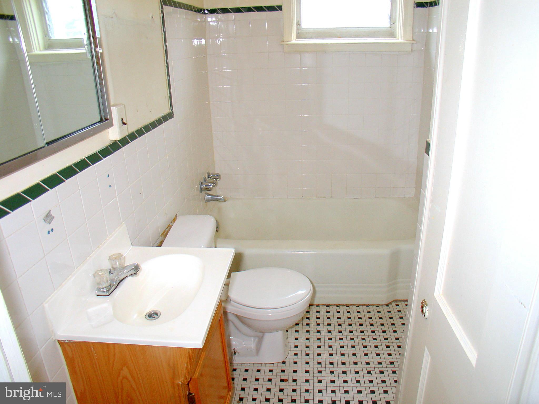 1322 Dalton Road Baltimore, MD 21234 - Photo 14 of 26 Bath