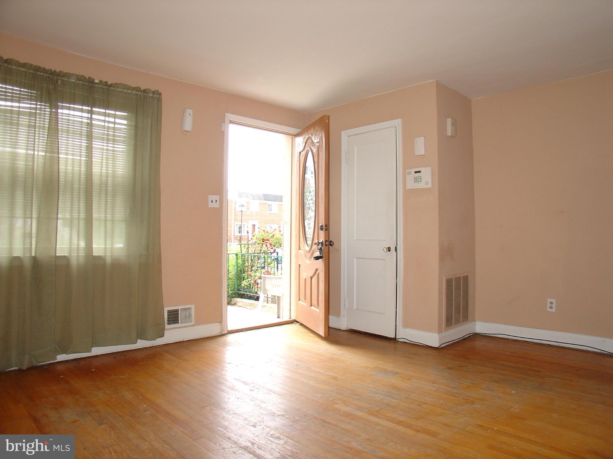 1322 Dalton Road Baltimore, MD 21234 - Photo 3 of 26 Living Room