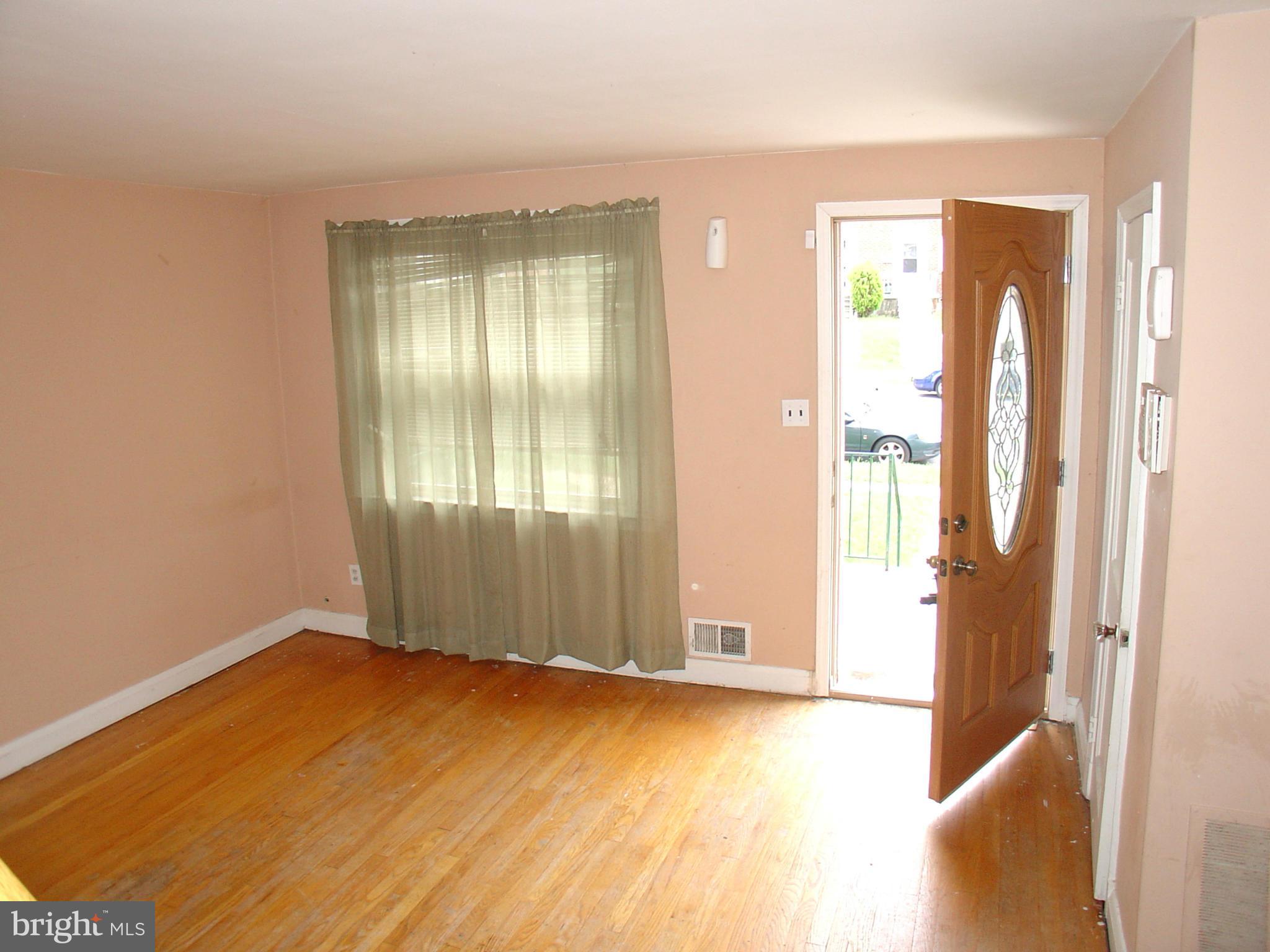 1322 Dalton Road Baltimore, MD 21234 - Photo 4 of 26 Living Room