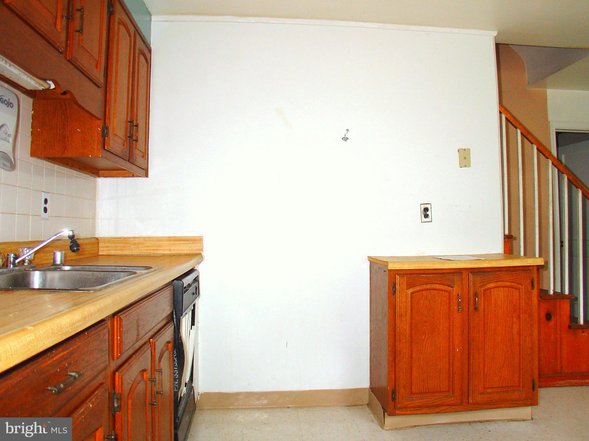 1322 Dalton Road Baltimore, MD 21234 - Photo 6 of 26 Kitchen