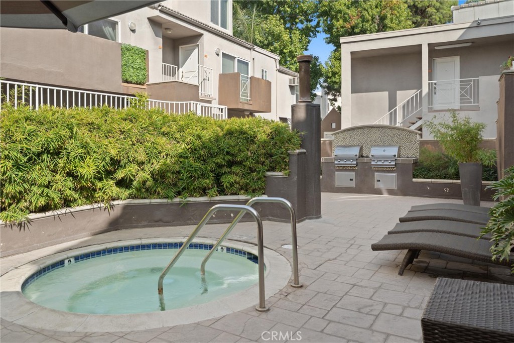 355 North Maple Street, Unit 243 Burbank, CA 91505 - Photo 18 of 19