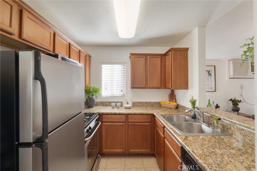 355 North Maple Street, Unit 243 Burbank, CA 91505 - Photo 5 of 19