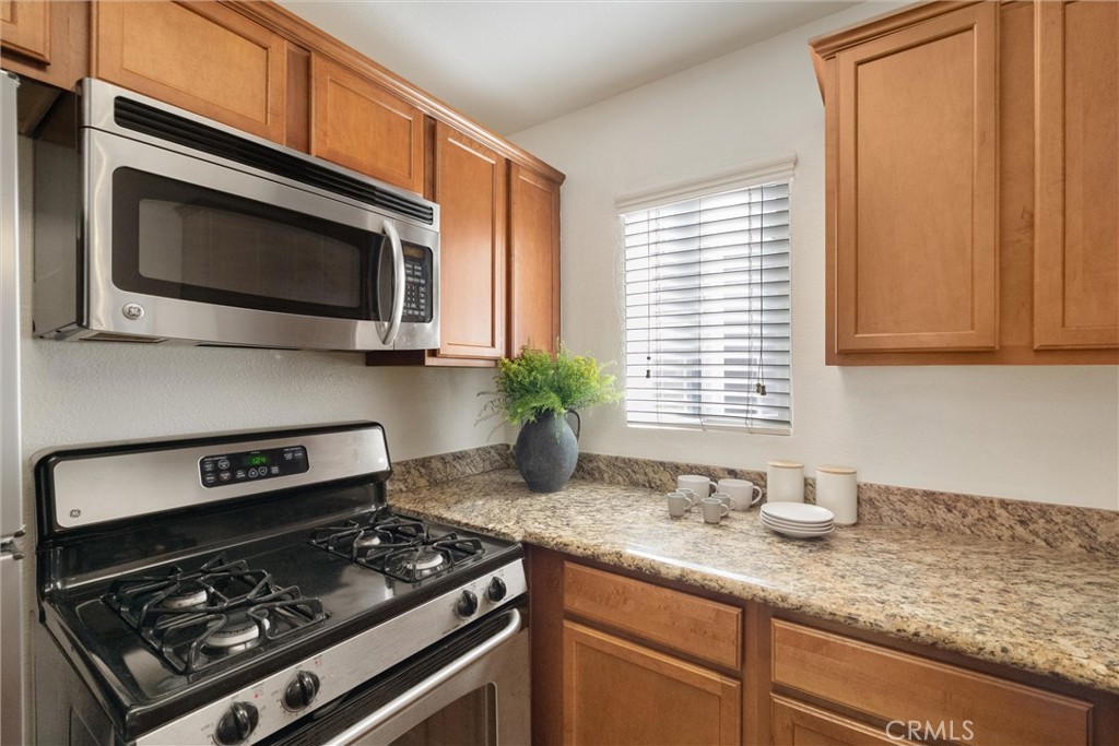 355 North Maple Street, Unit 243 Burbank, CA 91505 - Photo 6 of 19