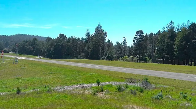 a view of a tennis court