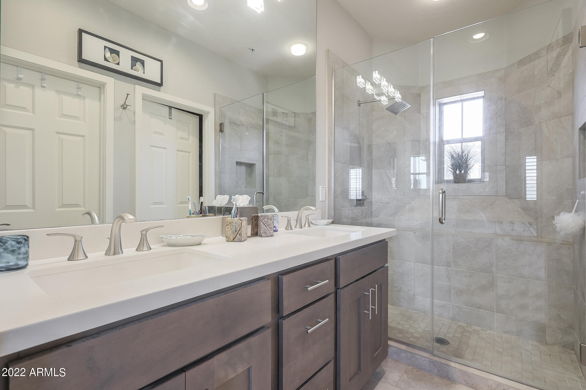 3935 East Rough Rider Road, Unit 1111 Phoenix, AZ 85050 - Photo 12 of 35 Main bathroom