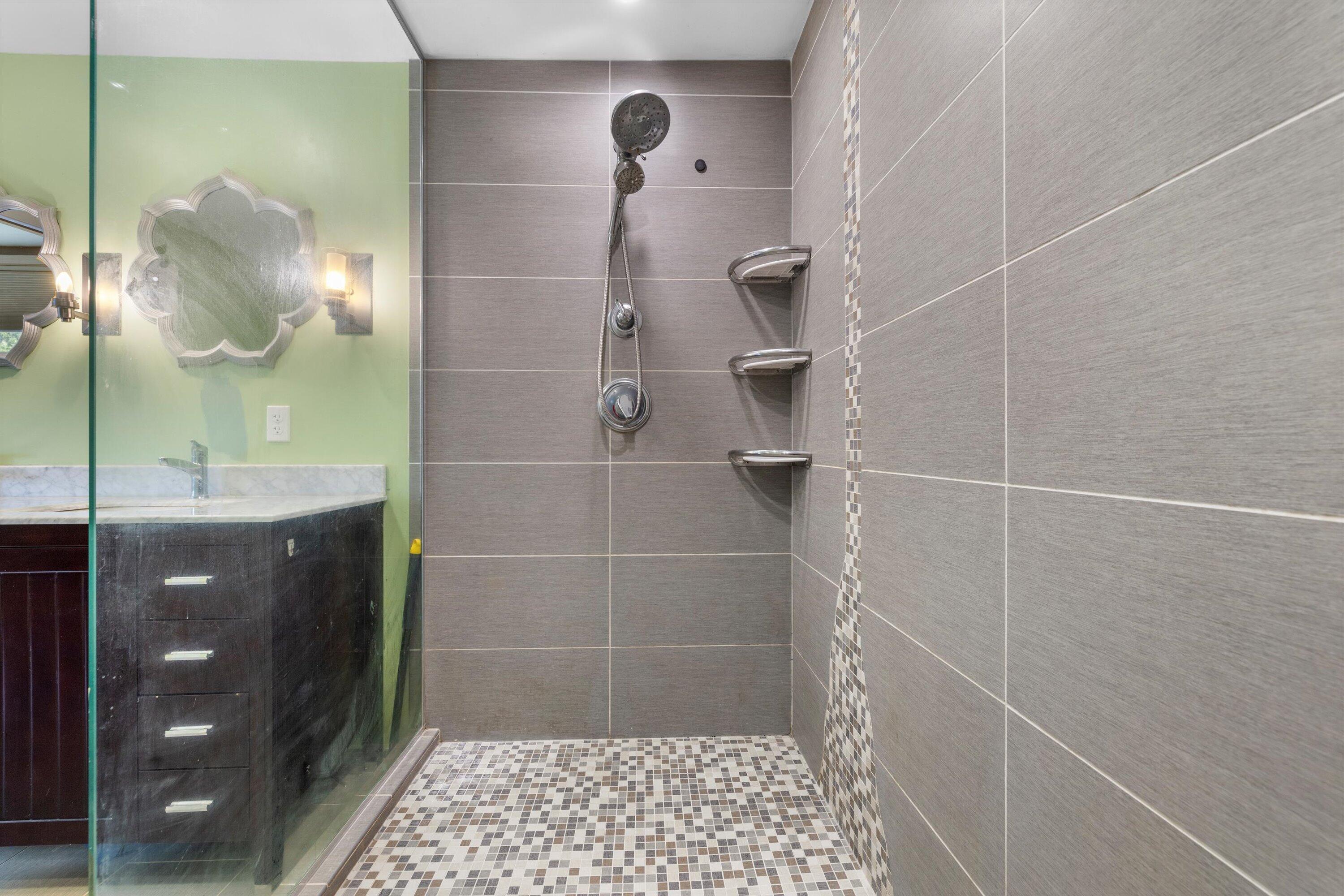 8020 Ridgeway Drive Burlington, WI 53105 - Photo 17 of 36 primary bath