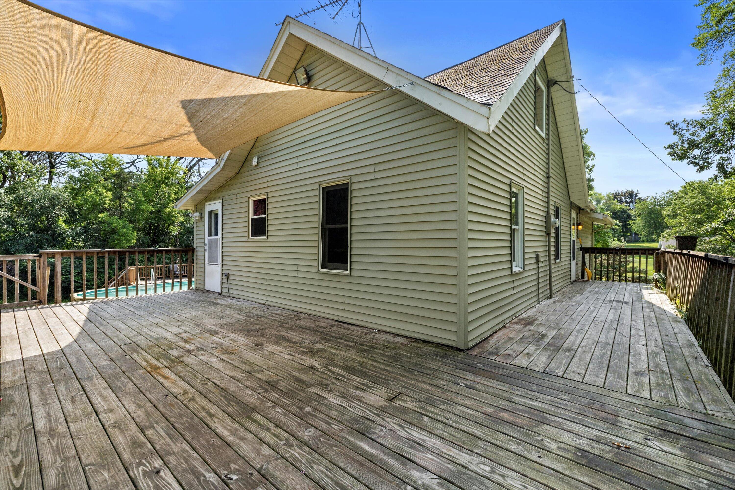 8020 Ridgeway Drive Burlington, WI 53105 - Photo 24 of 36 deck