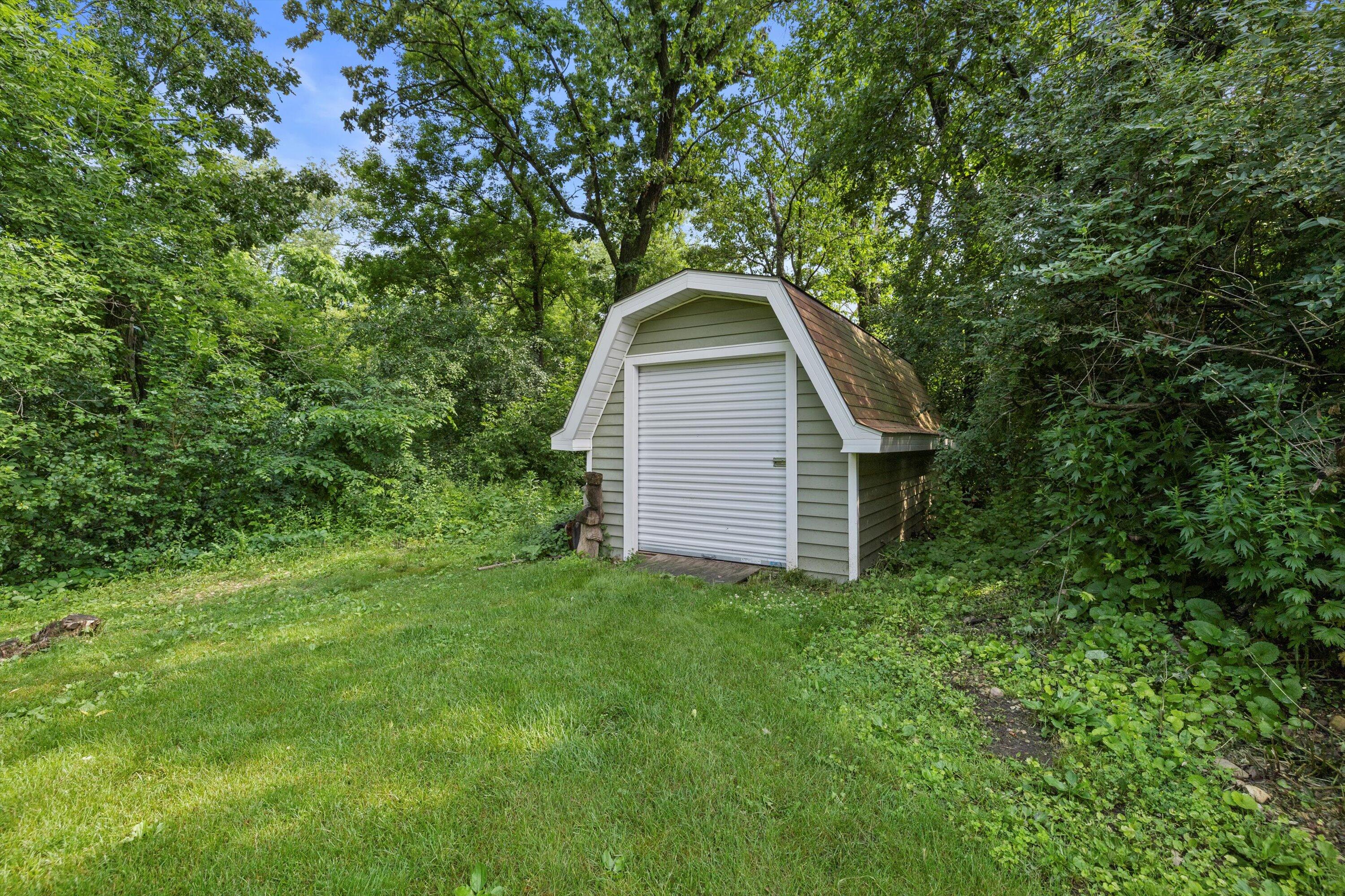 8020 Ridgeway Drive Burlington, WI 53105 - Photo 32 of 36 shed