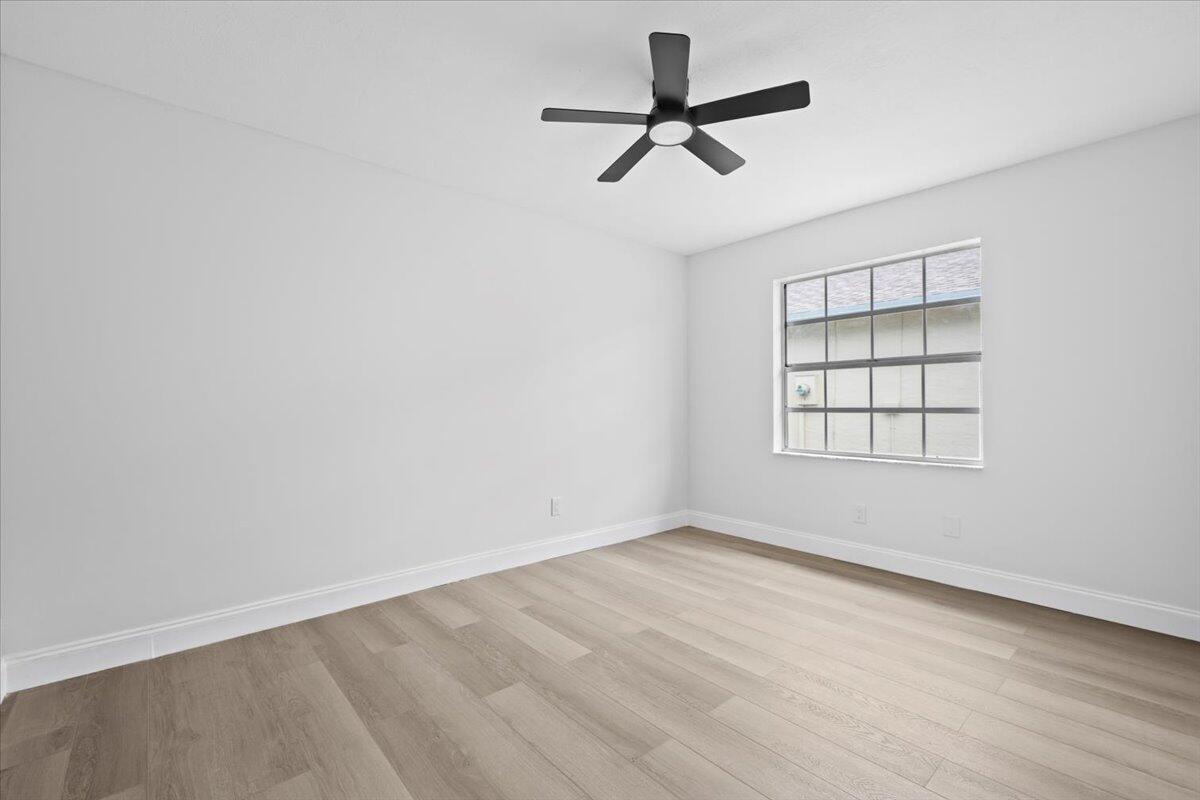 122 Wandering Trail Jupiter, FL 33458 - Photo 14 of 20 22-LUX_2511