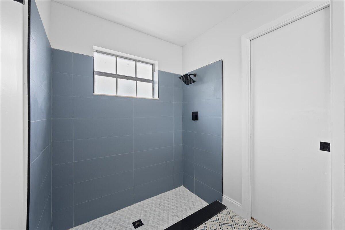 122 Wandering Trail Jupiter, FL 33458 - Photo 16 of 20 18-LUX_2476