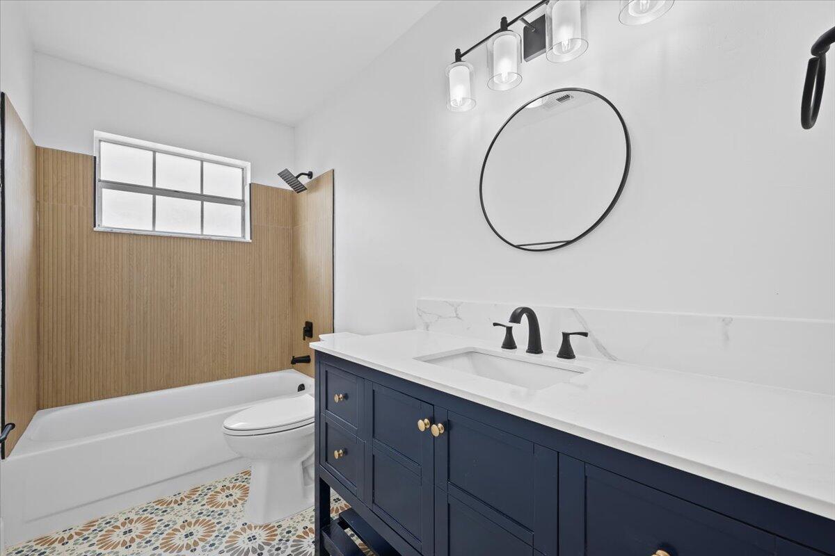 122 Wandering Trail Jupiter, FL 33458 - Photo 19 of 20 21-LUX_2506