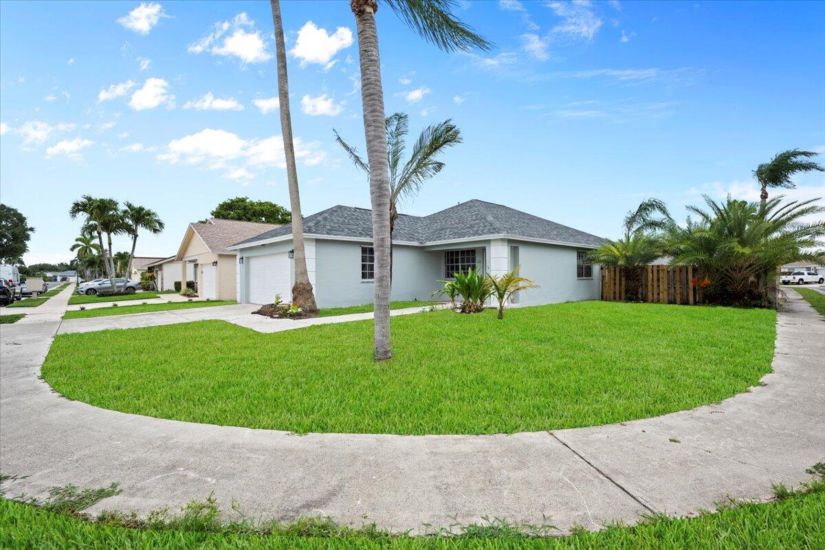 122 Wandering Trail Jupiter, FL 33458 - Photo 20 of 20 03-LUX_2366