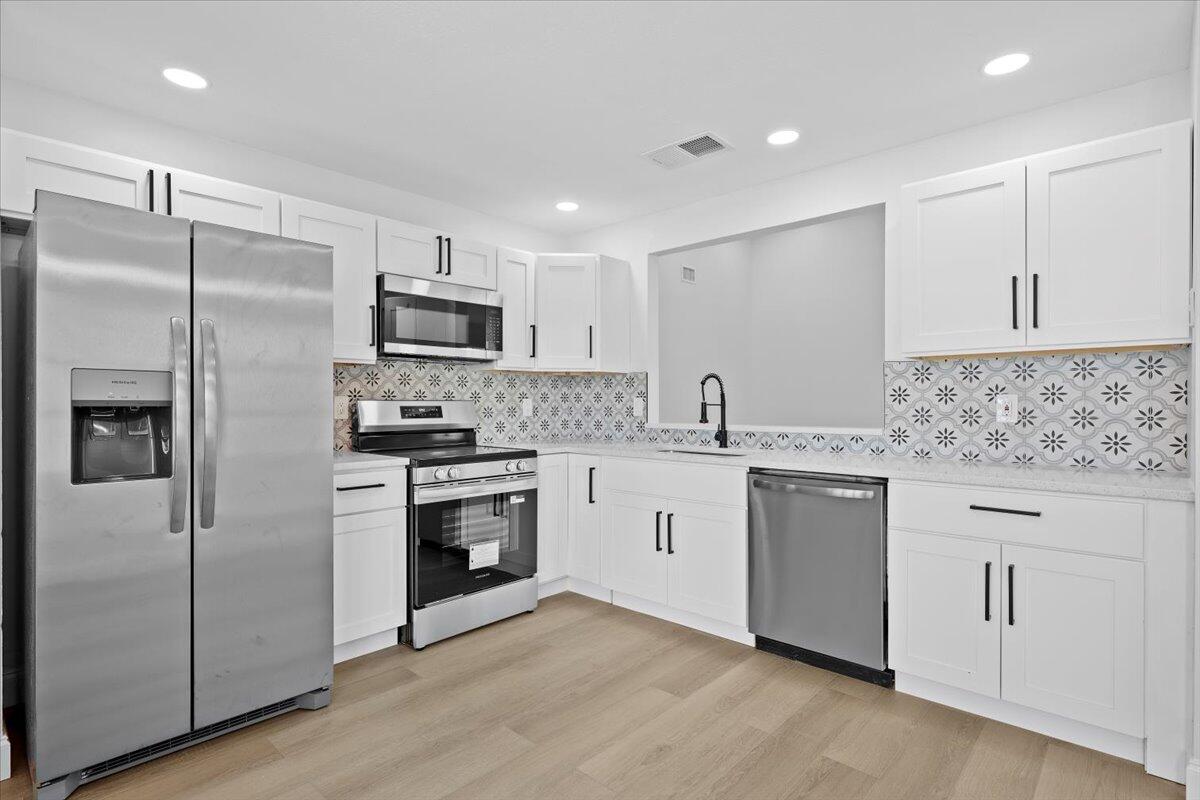 122 Wandering Trail Jupiter, FL 33458 - Photo 3 of 20 12-LUX_2441